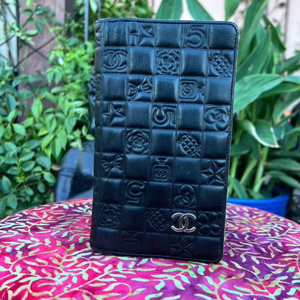 CHANEL Precious Symbols Lambskin Bifold Black Leather Wallet